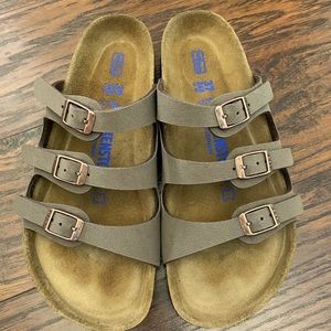 Women’s Birkenstock Florida Size 37. Worn once, in great condition.